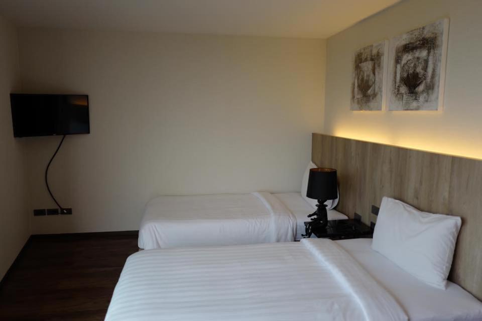 The 28Th Hotel Kanchanaburi City Exteriör bild