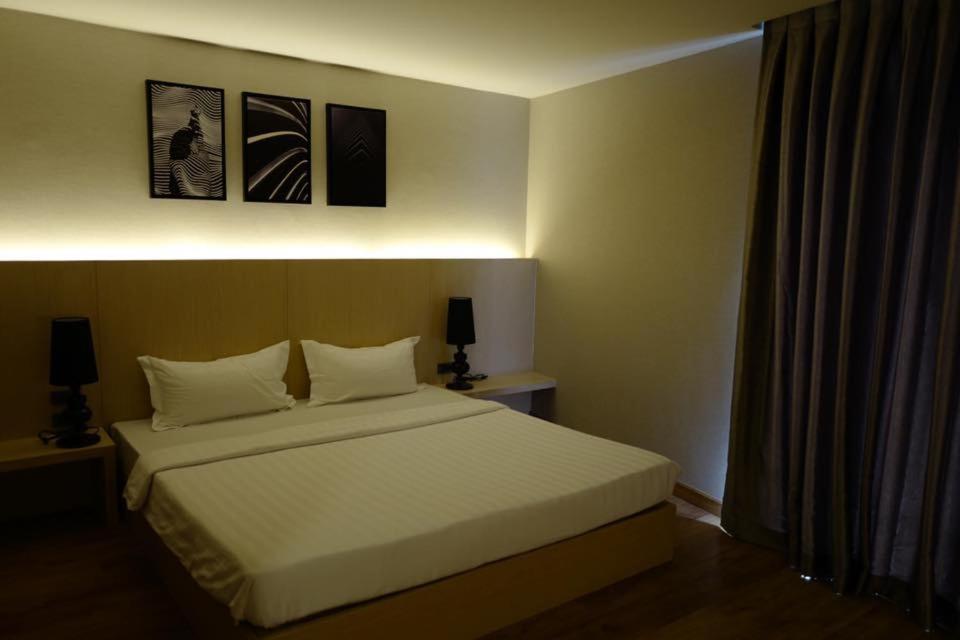 The 28Th Hotel Kanchanaburi City Exteriör bild
